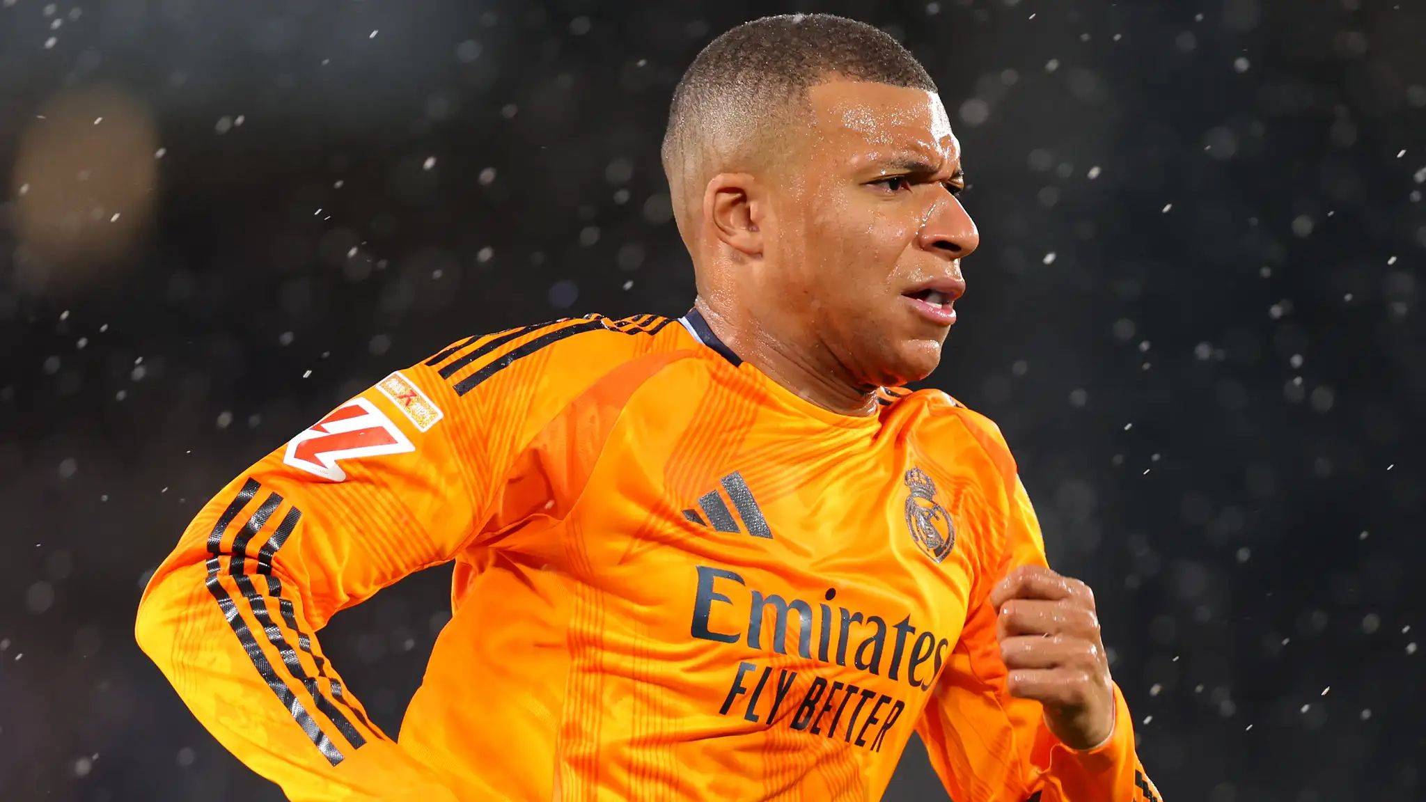 九游苹果版下载姆巴佩连续五场比赛得分超过险胜，塞尔维亚队不断突破！